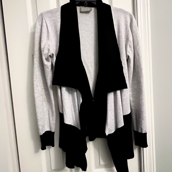Stylish Black and Gray Women's Cardigan - Picture 2 of 8